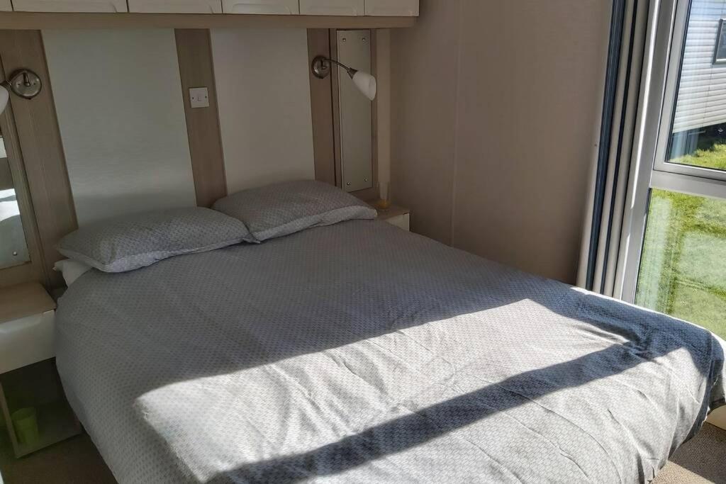 8 Berth Caravan At Parkdean Camber Sands Exterior photo